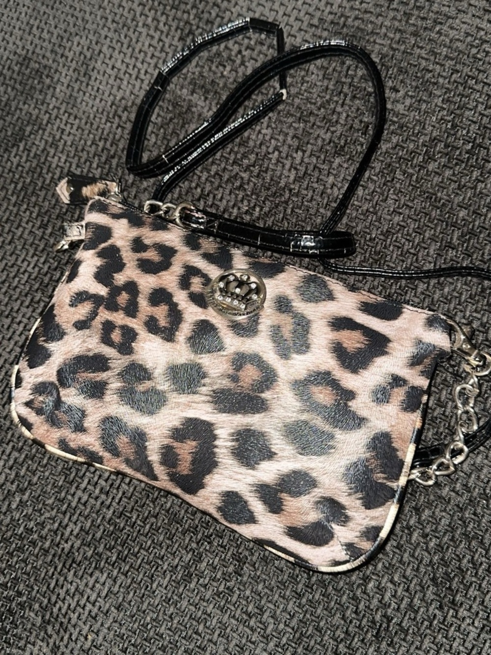 Kathy Van Zeeland wallet cross bag